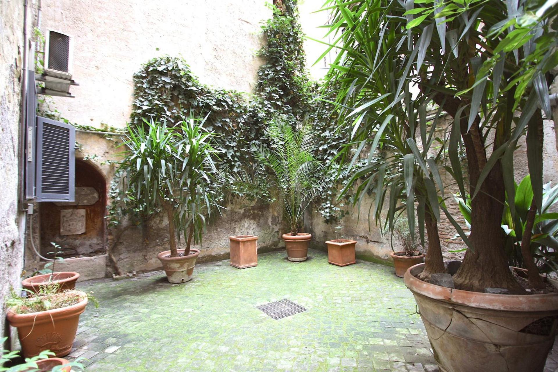 Navona Large 1br House Rome